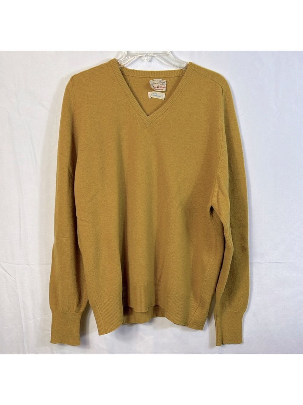 Alan Paine of England Lambswool Gold Vintage Sweater Size 44 Great Condition